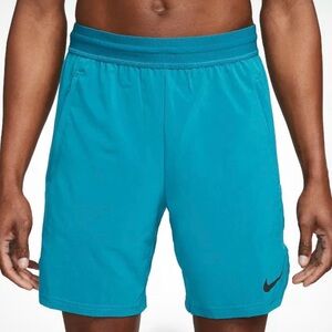 NWT Nike Men's Training 8”Shorts Teal Size L